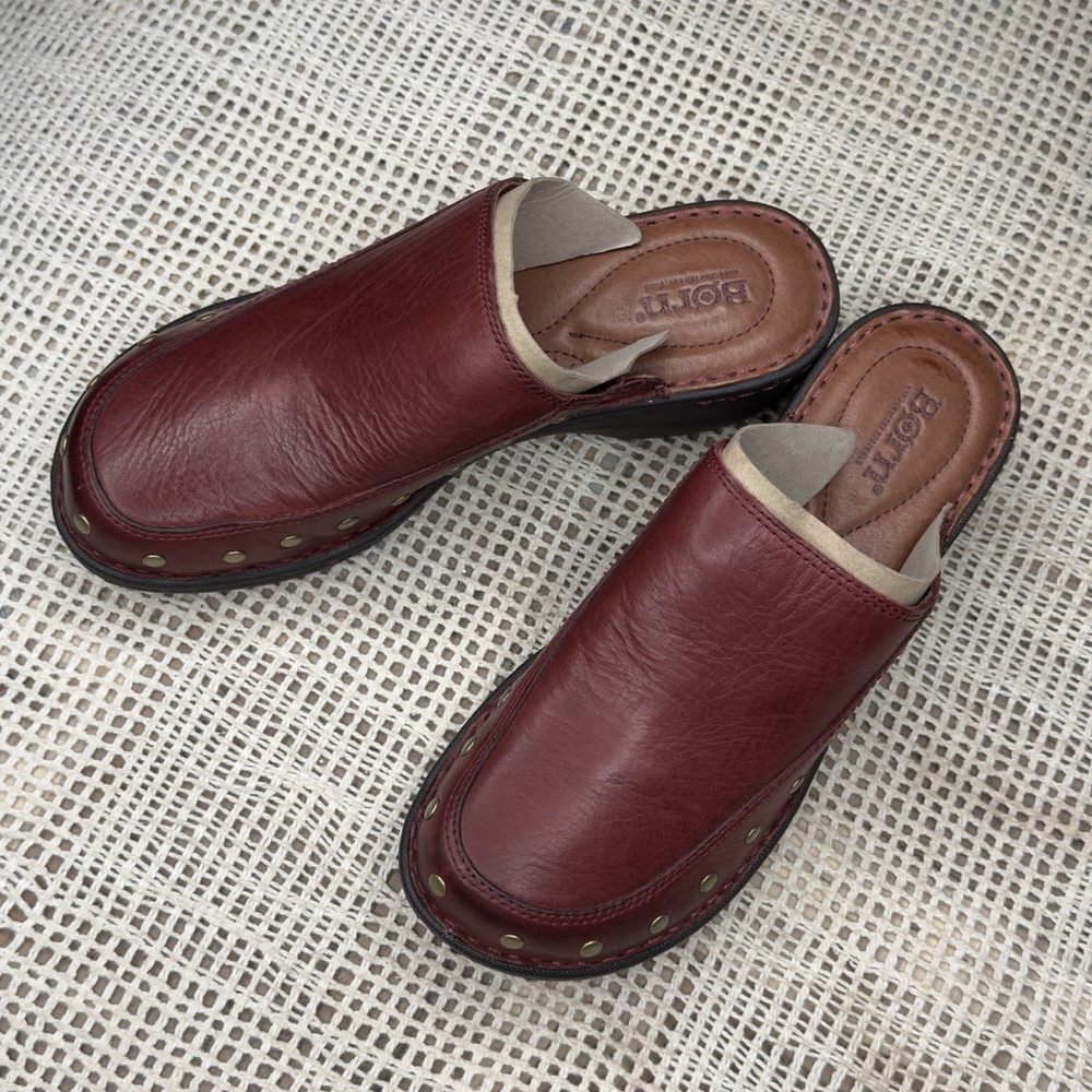Born Majesty Gold Studded Leather Clog Sandals Womens 8M Burgundy Slip On Shoes